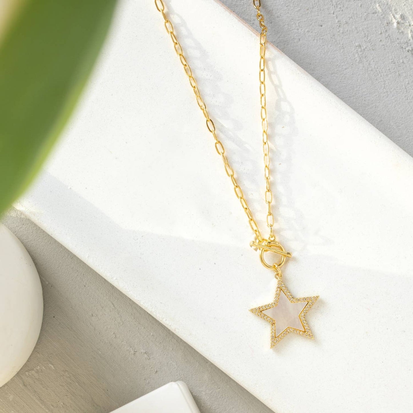 Splendid Iris | MOP Pave Star Toggle Pendant Necklace