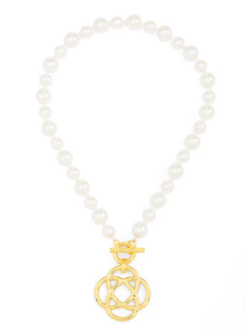 Zenzii | Clover Charm Pearl Collar Necklace